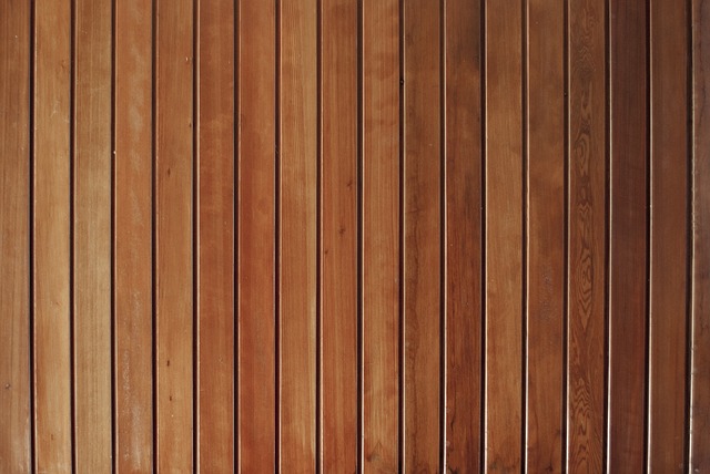 dřevěná zeď